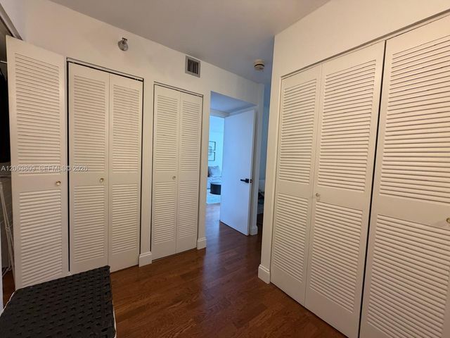 20505 E Country Club Drive 236, Aventura, FL 33180