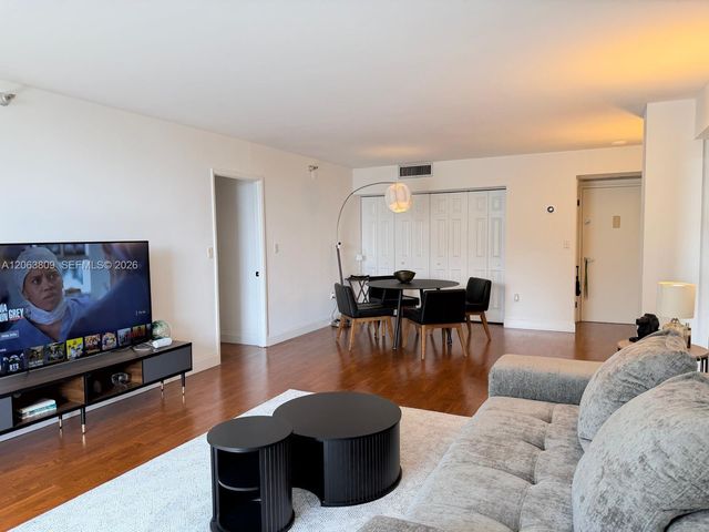 20505 E Country Club Drive 236, Aventura, FL 33180