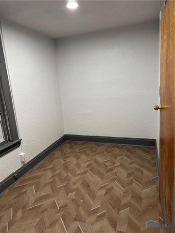 210 Charles Street, Toledo, OH 43609