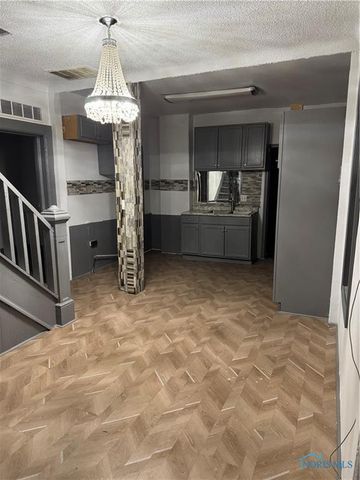 210 Charles Street, Toledo, OH 43609