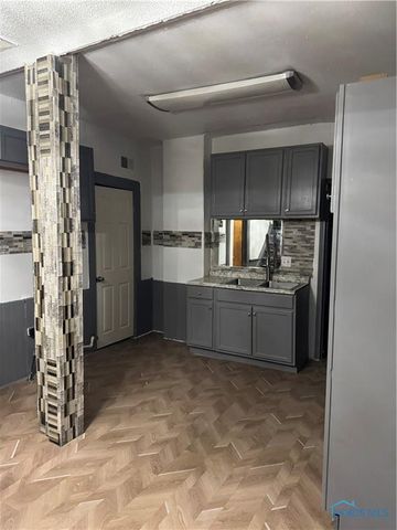 210 Charles Street, Toledo, OH 43609