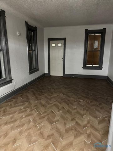 210 Charles Street, Toledo, OH 43609