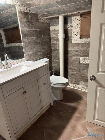 210 Charles Street, Toledo, OH 43609