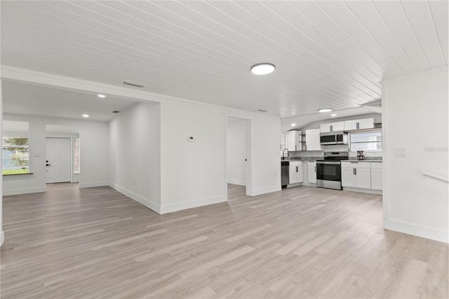 5450 10TH STREET, Zephyrhills, FL 33542