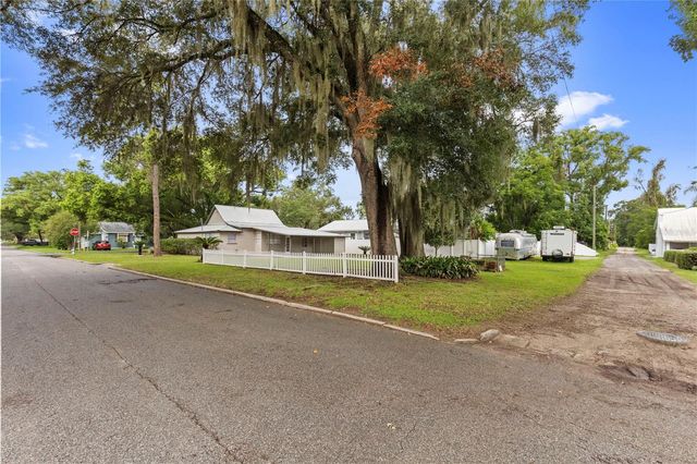 5450 10TH STREET, Zephyrhills, FL 33542