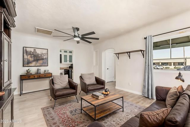 146 S ROBSON --, Mesa, AZ 85210