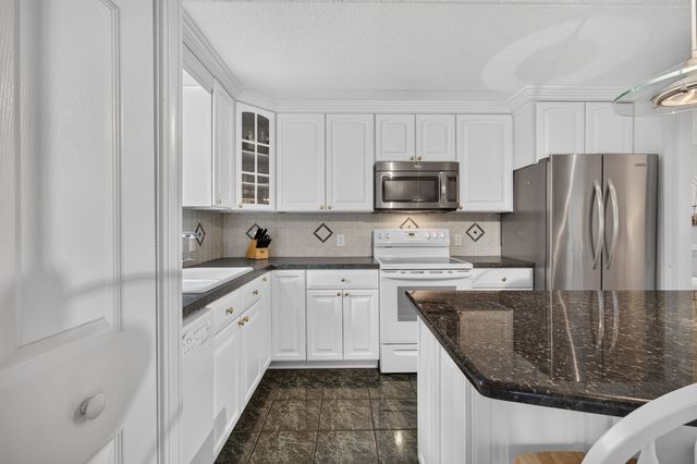 146 Marble St 402, Stoneham, MA 02180