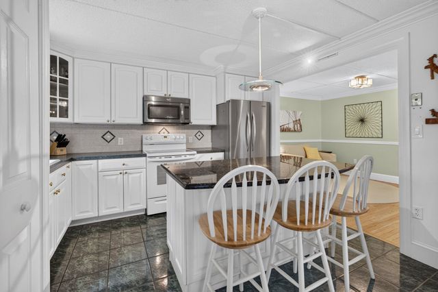 146 Marble St 402, Stoneham, MA 02180