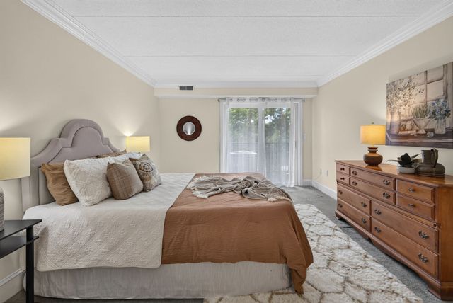 146 Marble St 402, Stoneham, MA 02180