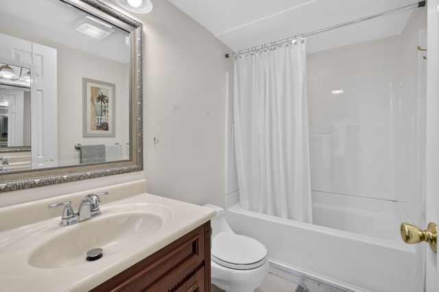 146 Marble St 402, Stoneham, MA 02180