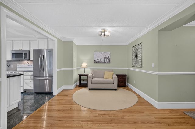 146 Marble St 402, Stoneham, MA 02180