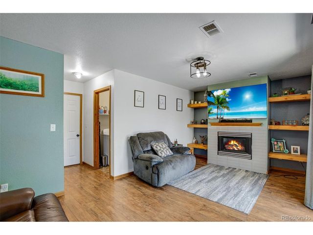 132 N 50th Avenue Pl, Greeley, CO 80634