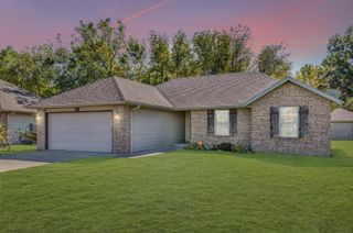 4596 West Greenridge Street, Springfield, MO 65807