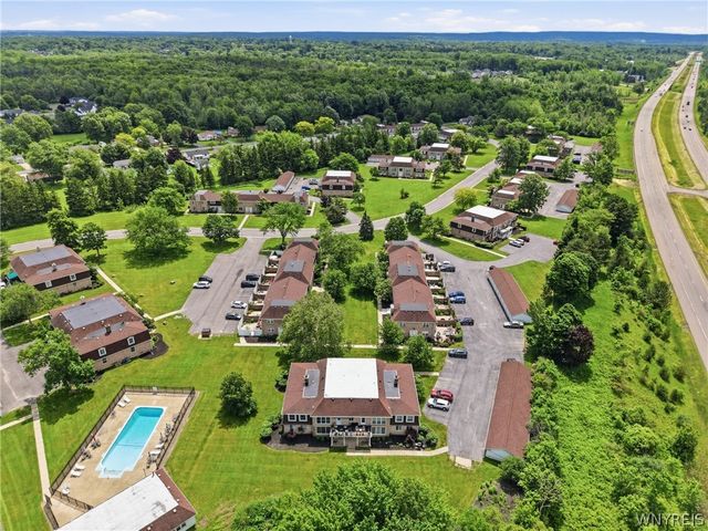 40-7 Carriage Drive, Orchard Park, NY 14127