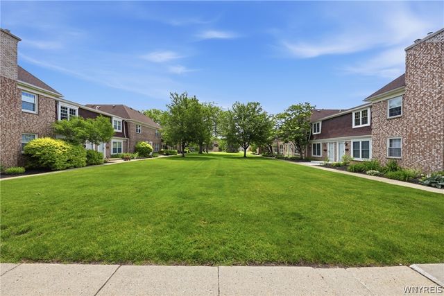 40-7 Carriage Drive, Orchard Park, NY 14127