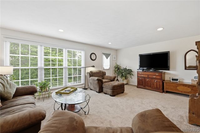 40-7 Carriage Drive, Orchard Park, NY 14127