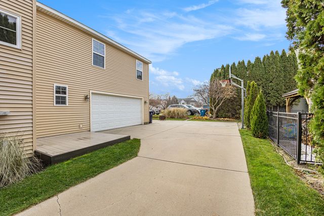 1048 Graystone Road, Holland City, MI 49423