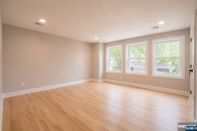 15 Edison Street, Clifton, NJ 07013