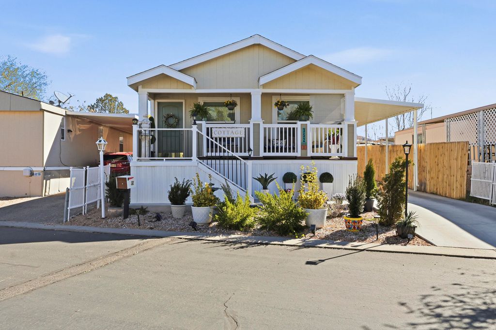 352 Buffalo Circle SE, Albuquerque, NM 87123