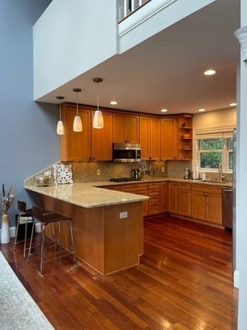 10 Shore Rd, Plymouth, MA 02360