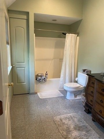 10 Shore Rd, Plymouth, MA 02360