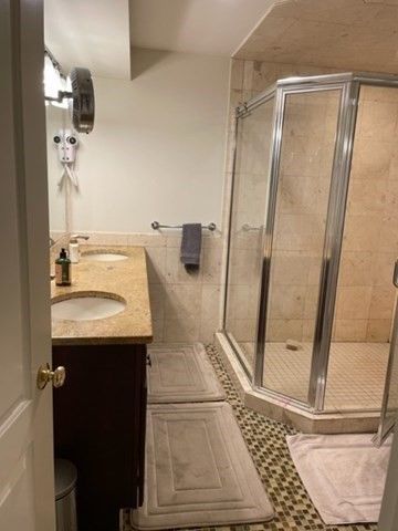 10 Shore Rd, Plymouth, MA 02360