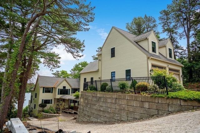 10 Shore Rd, Plymouth, MA 02360