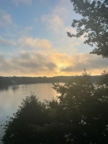 10 Shore Rd, Plymouth, MA 02360