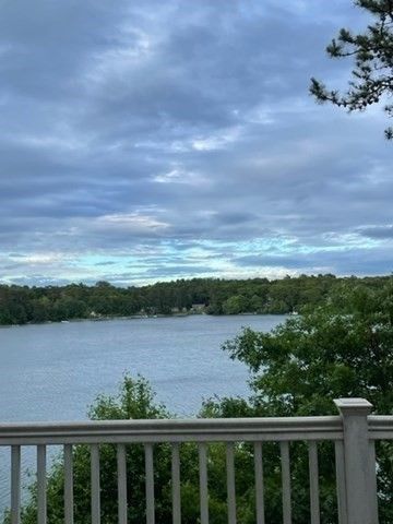 10 Shore Rd, Plymouth, MA 02360