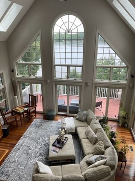 10 Shore Rd, Plymouth, MA 02360