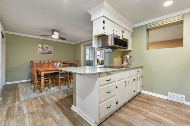 1146 Airedale Dr, Bethel Park, PA 15102