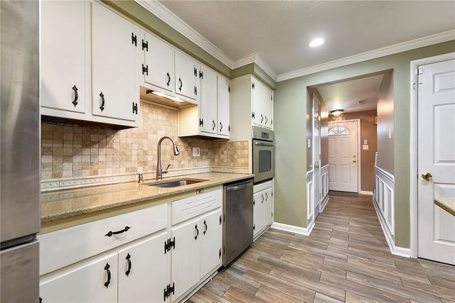 1146 Airedale Dr, Bethel Park, PA 15102