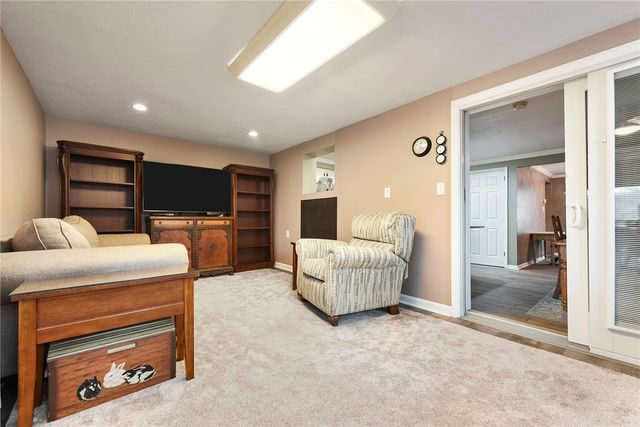 1146 Airedale Dr, Bethel Park, PA 15102