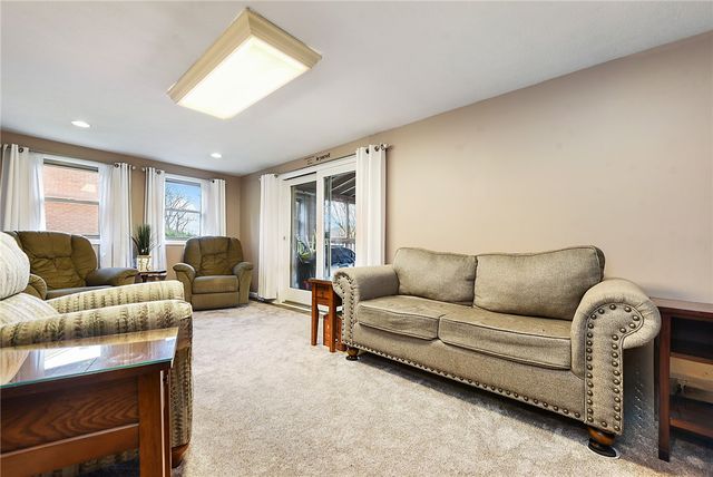 1146 Airedale Dr, Bethel Park, PA 15102