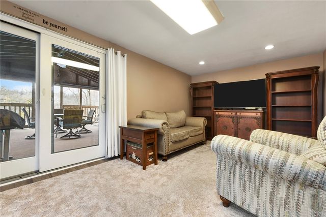 1146 Airedale Dr, Bethel Park, PA 15102