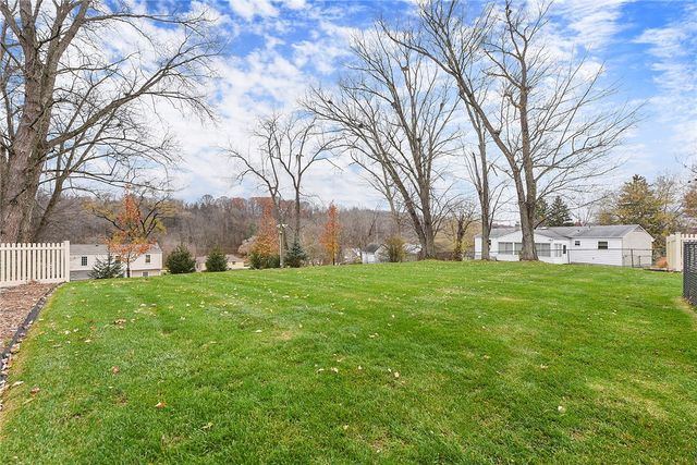 1146 Airedale Dr, Bethel Park, PA 15102