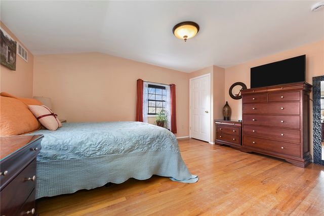 1146 Airedale Dr, Bethel Park, PA 15102