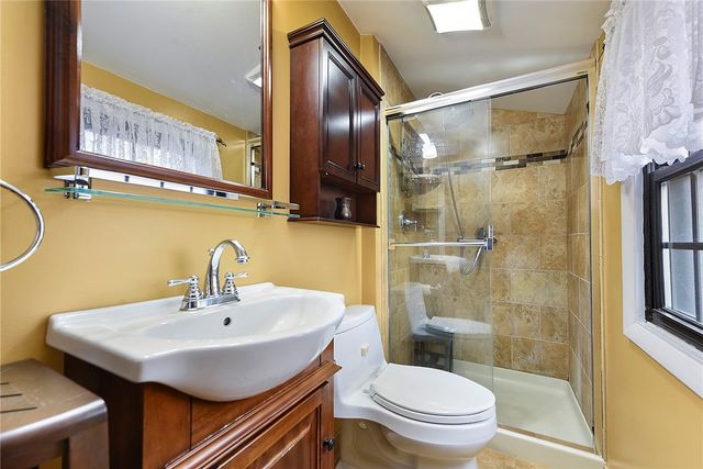 1146 Airedale Dr, Bethel Park, PA 15102