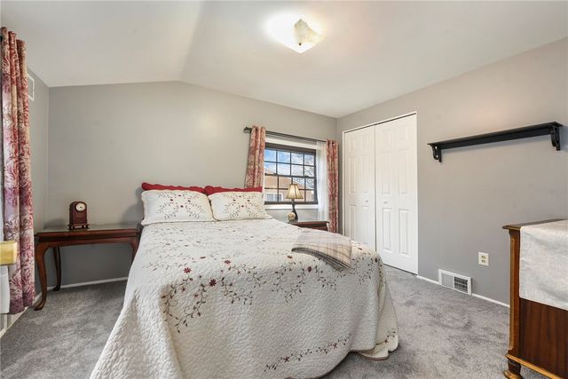 1146 Airedale Dr, Bethel Park, PA 15102