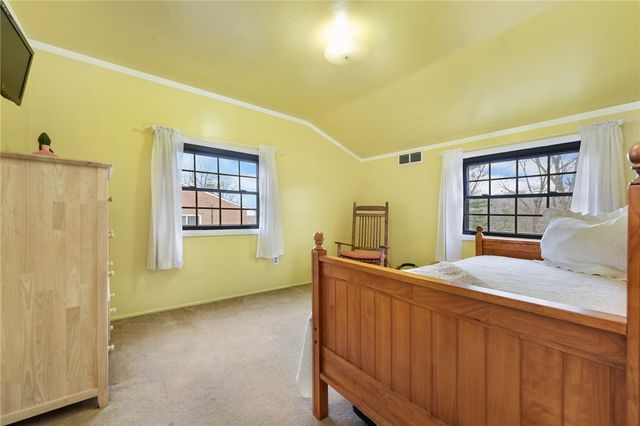 1146 Airedale Dr, Bethel Park, PA 15102