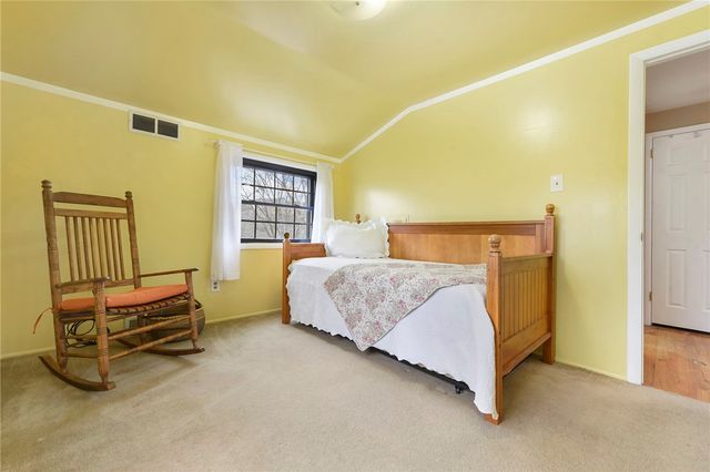 1146 Airedale Dr, Bethel Park, PA 15102