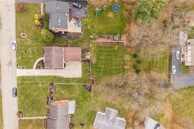 1146 Airedale Dr, Bethel Park, PA 15102