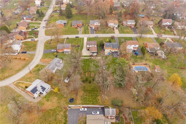 1146 Airedale Dr, Bethel Park, PA 15102