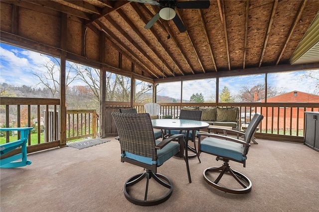 1146 Airedale Dr, Bethel Park, PA 15102