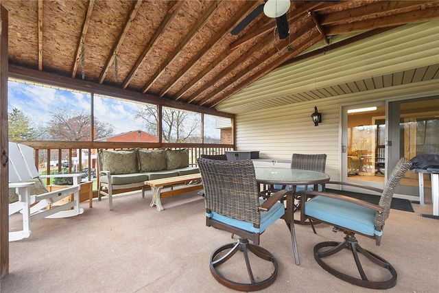 1146 Airedale Dr, Bethel Park, PA 15102