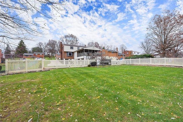 1146 Airedale Dr, Bethel Park, PA 15102