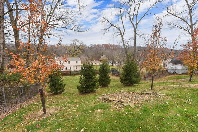 1146 Airedale Dr, Bethel Park, PA 15102