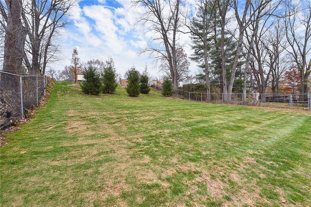 1146 Airedale Dr, Bethel Park, PA 15102