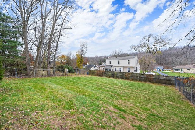 1146 Airedale Dr, Bethel Park, PA 15102