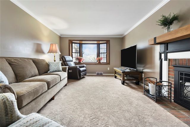 1146 Airedale Dr, Bethel Park, PA 15102